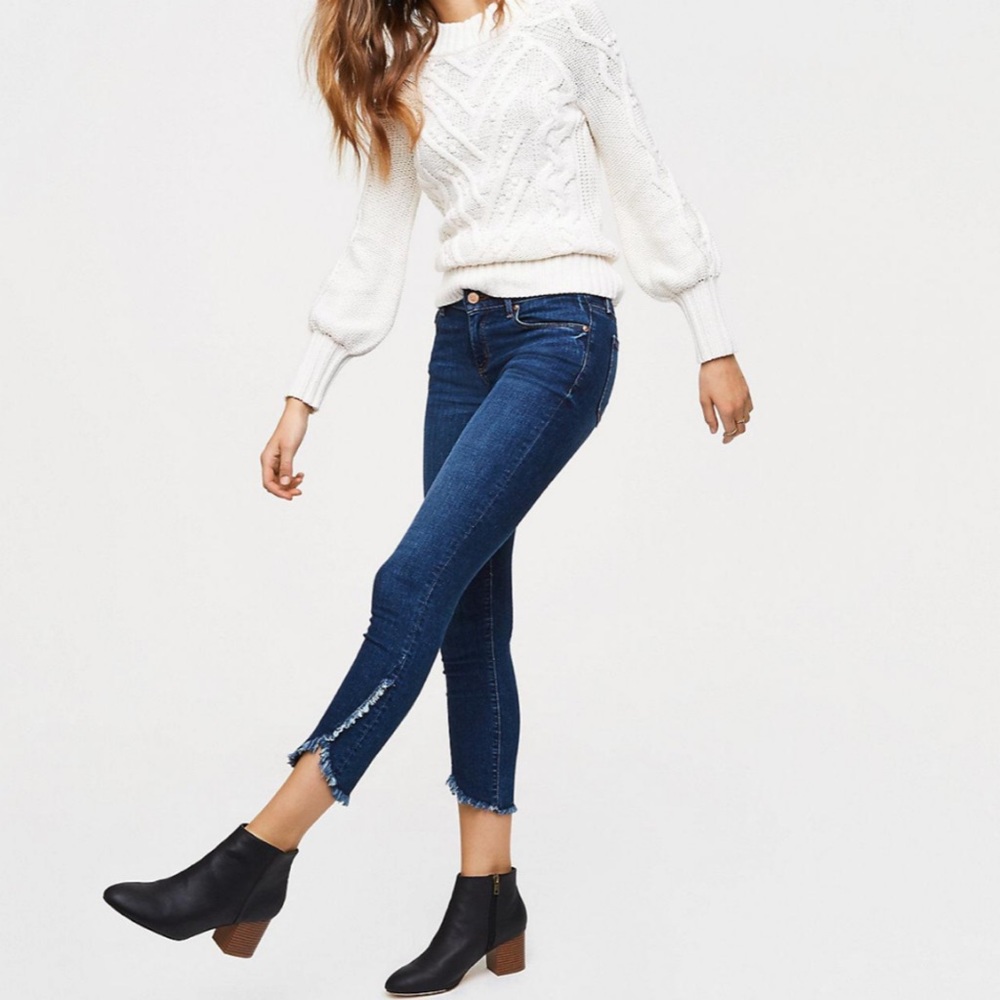 Loft Sz 0 Tulip Chewed Hem Skinny Jeans